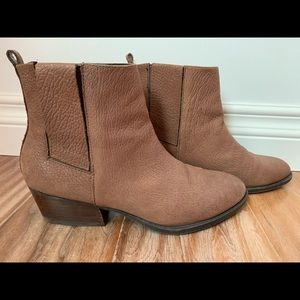 Kenneth Cole Reaction Tan Ankle Boot